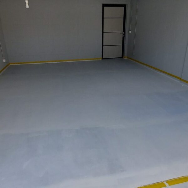 Garageboden mit 2K Farbe steichen